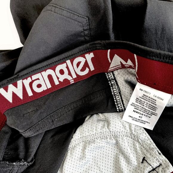 Wrangler Outdoor Flex Performance Zip Cargo Shorts Stretch Men Size 42 Off Black - Picture 12 of 12